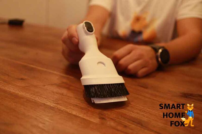 Man sieht die eingezogene Kombidüse des Tineco Floor One S5 Combo Handsaugers.